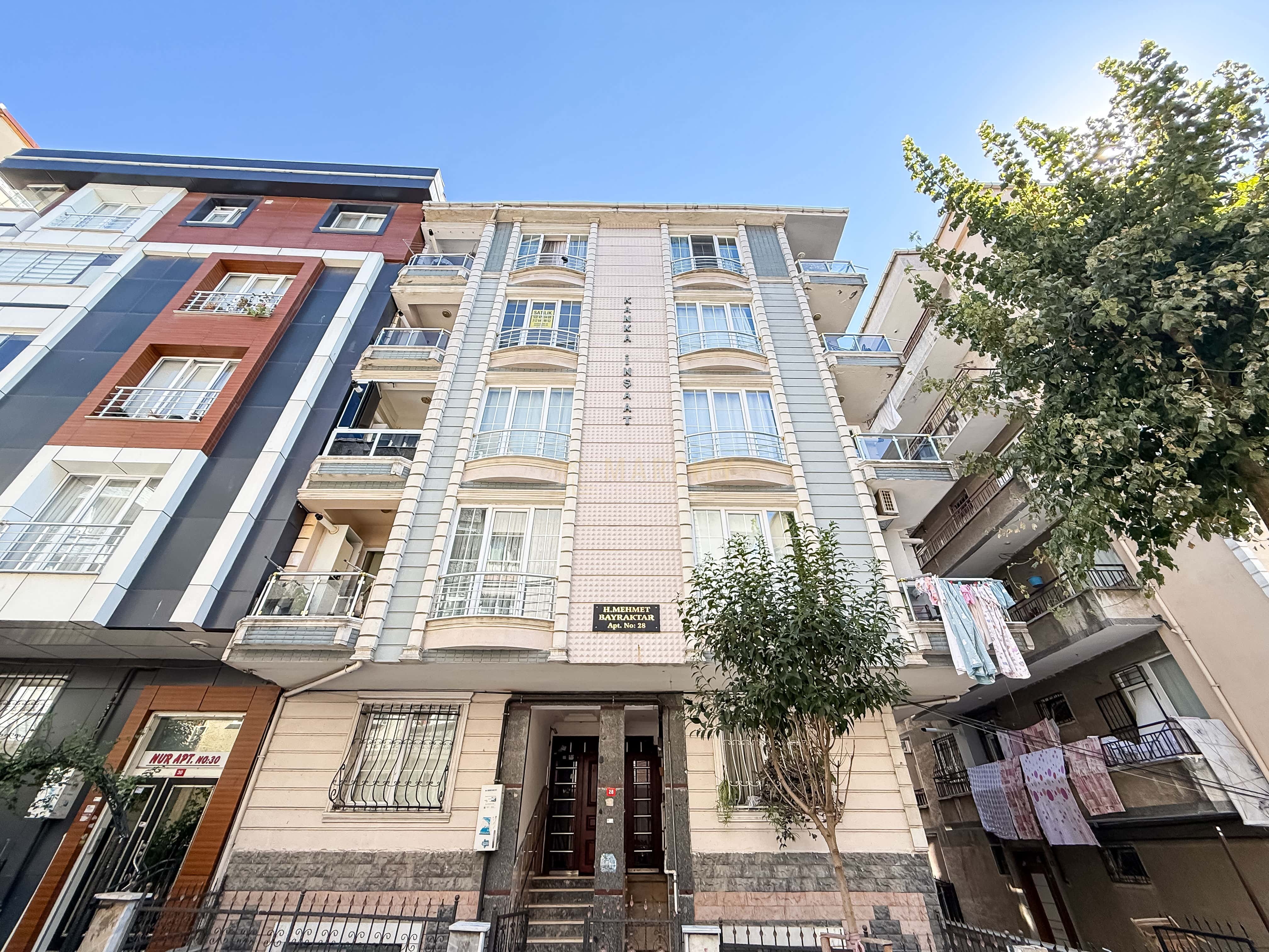Marcity'den Soğanlı'da Satılık 14 Yıllık 2+1 78m² Ara Kat Daire