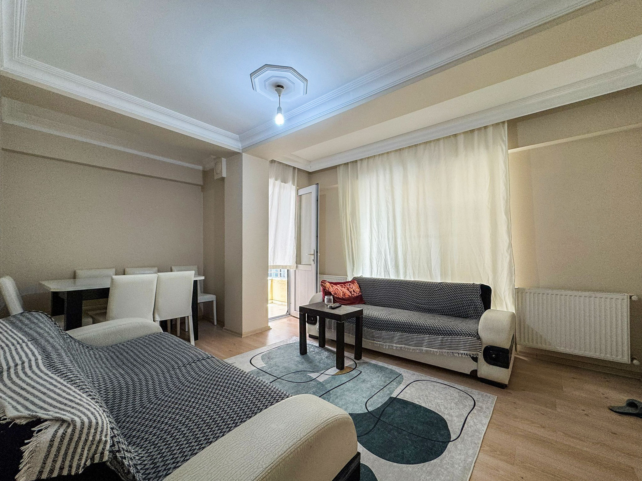 Bahçelievler Çavuşpaşa Meydan Yakını 2+1 80 M²  13 Yıllık Kullanışlı Daire